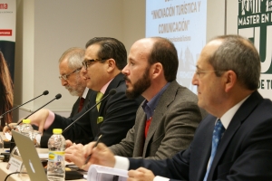 De izquierda a derecha: Lorenzo Chiquero, Gonzalo Ruiz (EDAE) y moderador de la segunda mesa redonda, Antonio Rodríguez y Andrés Encinas.